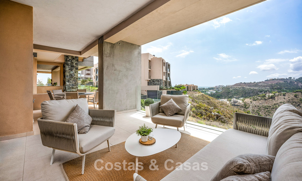 Listo para entrar a vivir, apartamento de lujo en venta en un prestigioso complejo de golf en las colinas de Marbella - Benahavis 66453