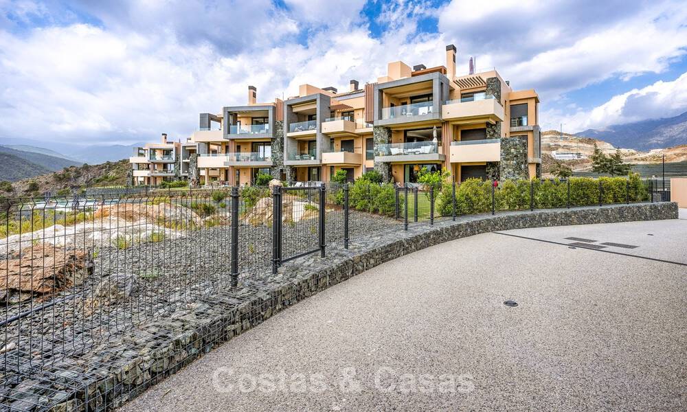 Listo para entrar a vivir, apartamento de lujo en venta en un prestigioso complejo de golf en las colinas de Marbella - Benahavis 66456