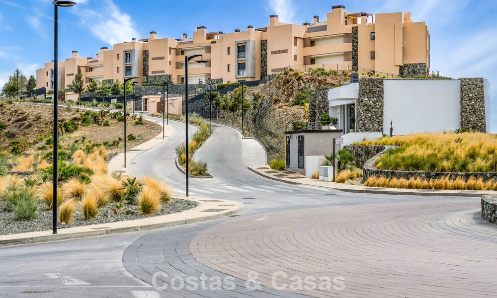 Listo para entrar a vivir, apartamento de lujo en venta en un prestigioso complejo de golf en las colinas de Marbella - Benahavis 66457