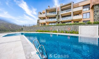 Listo para entrar a vivir, apartamento de lujo en venta en un prestigioso complejo de golf en las colinas de Marbella - Benahavis 66458 