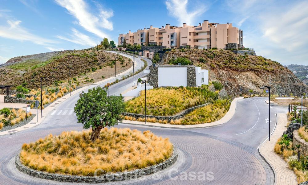 Listo para entrar a vivir, apartamento de lujo en venta en un prestigioso complejo de golf en las colinas de Marbella - Benahavis 66459