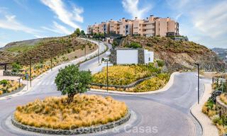 Listo para entrar a vivir, apartamento de lujo en venta en un prestigioso complejo de golf en las colinas de Marbella - Benahavis 66459 