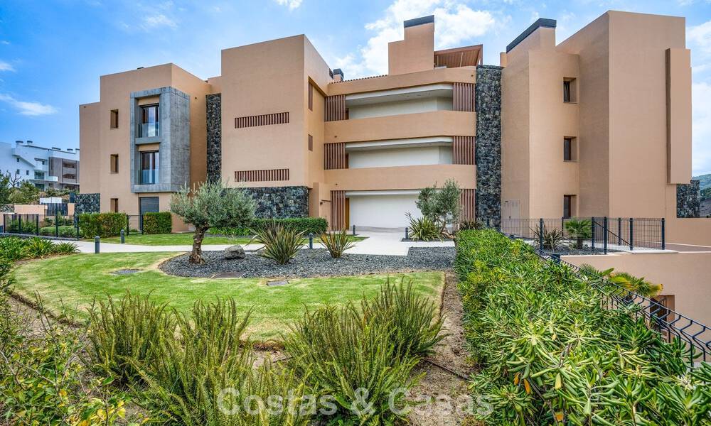 Listo para entrar a vivir, apartamento de lujo en venta en un prestigioso complejo de golf en las colinas de Marbella - Benahavis 66460