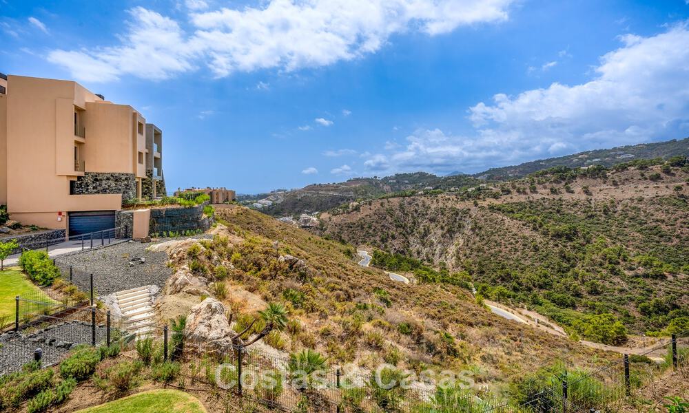 Listo para entrar a vivir, apartamento de lujo en venta en un prestigioso complejo de golf en las colinas de Marbella - Benahavis 66461
