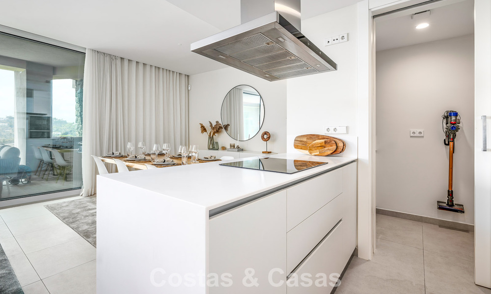 Listo para entrar a vivir, apartamento de lujo en venta en un prestigioso complejo de golf en las colinas de Marbella - Benahavis 66464