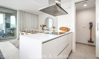 Listo para entrar a vivir, apartamento de lujo en venta en un prestigioso complejo de golf en las colinas de Marbella - Benahavis 66464 