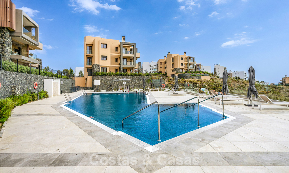 Listo para entrar a vivir, apartamento de lujo en venta en un prestigioso complejo de golf en las colinas de Marbella - Benahavis 66467