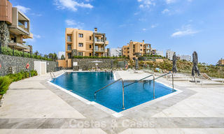 Listo para entrar a vivir, apartamento de lujo en venta en un prestigioso complejo de golf en las colinas de Marbella - Benahavis 66467 