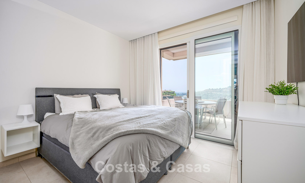 Listo para entrar a vivir, apartamento de lujo en venta en un prestigioso complejo de golf en las colinas de Marbella - Benahavis 66476