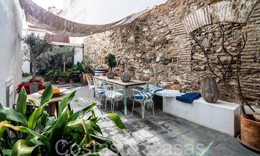 Casa adosada doble en venta a poca distancia de todos los servicios en el pintoresco casco antiguo de Estepona 66601