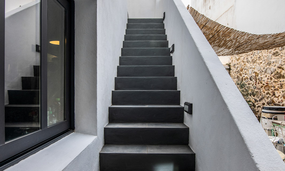 Casa adosada doble en venta a poca distancia de todos los servicios en el pintoresco casco antiguo de Estepona 66607