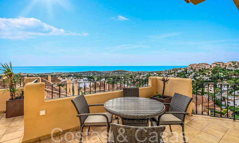 Precioso ático doble con vistas al mar en venta en un complejo de 5 estrellas en Nueva Andalucía, Marbella 66649