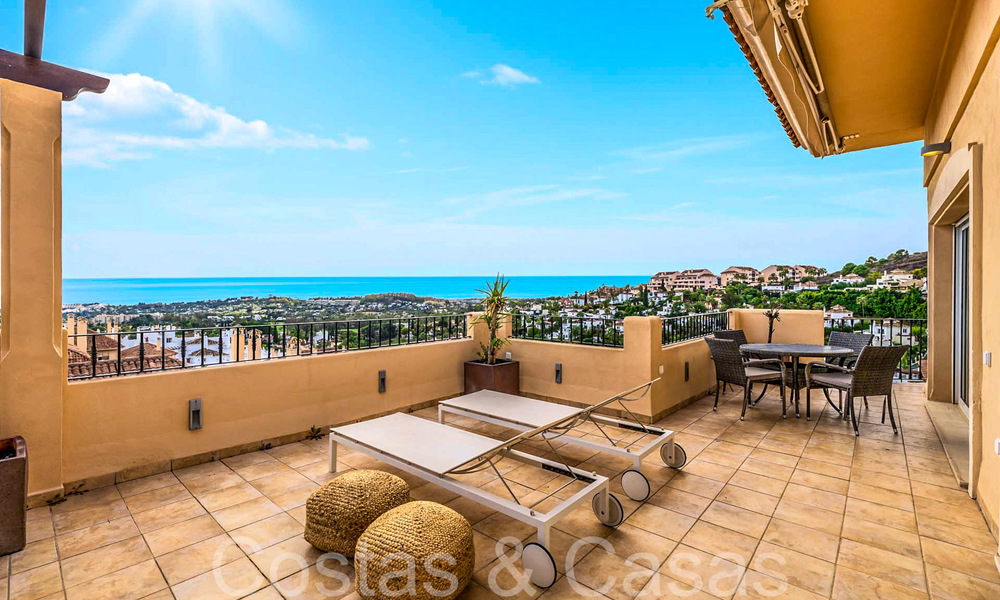 Precioso ático doble con vistas al mar en venta en un complejo de 5 estrellas en Nueva Andalucía, Marbella 66651