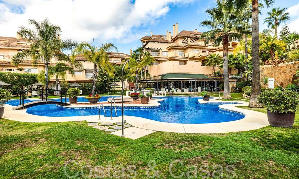 Precioso ático doble con vistas al mar en venta en un complejo de 5 estrellas en Nueva Andalucía, Marbella 66659