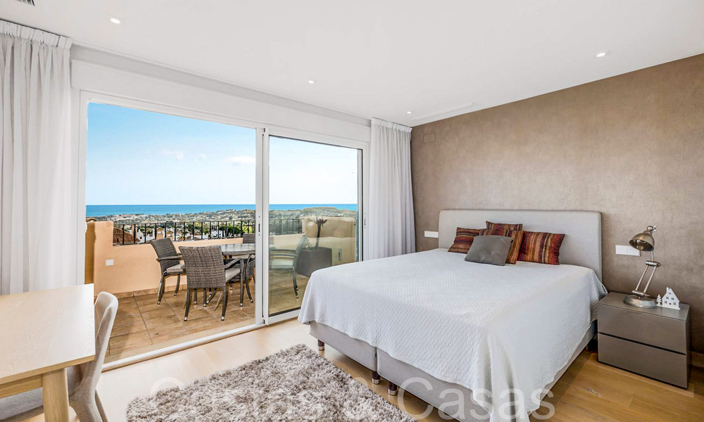 Precioso ático doble con vistas al mar en venta en un complejo de 5 estrellas en Nueva Andalucía, Marbella 66689