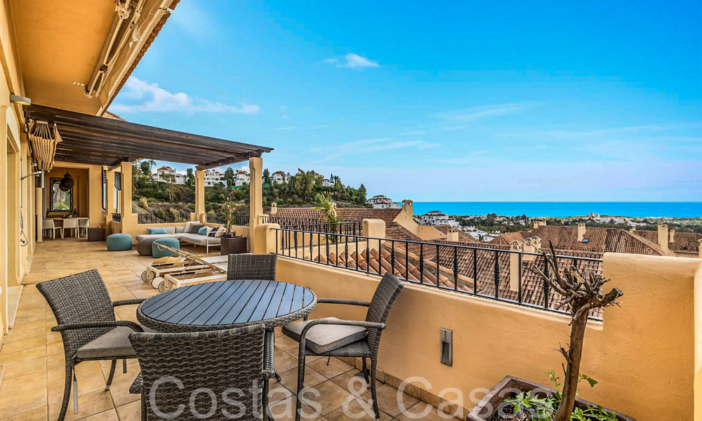Precioso ático doble con vistas al mar en venta en un complejo de 5 estrellas en Nueva Andalucía, Marbella 66695