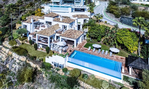 Villa mediterránea de lujo en venta con vistas al golf y al mar en una urbanización cerrada en La Quinta, Marbella - Benahavis 66697