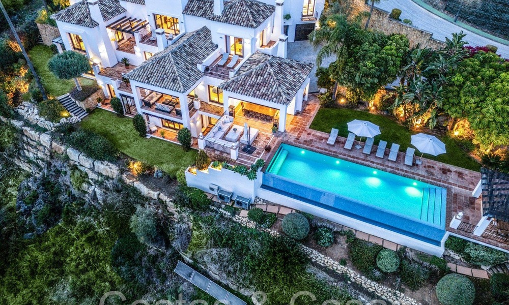 Villa mediterránea de lujo en venta con vistas al golf y al mar en una urbanización cerrada en La Quinta, Marbella - Benahavis 66701
