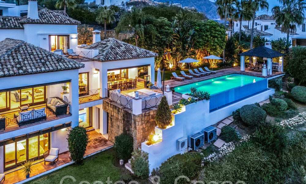 Villa mediterránea de lujo en venta con vistas al golf y al mar en una urbanización cerrada en La Quinta, Marbella - Benahavis 66703