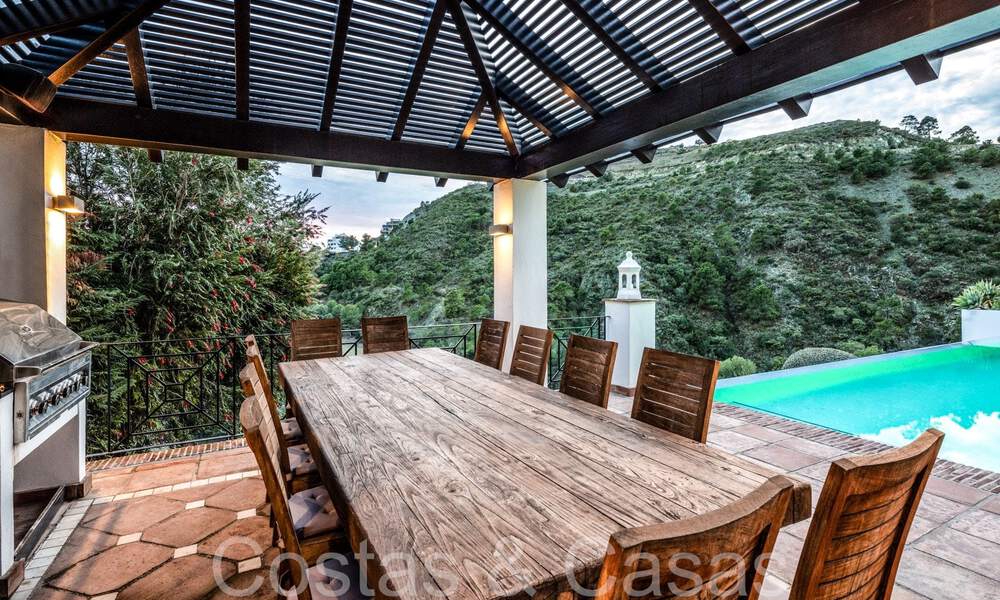 Villa mediterránea de lujo en venta con vistas al golf y al mar en una urbanización cerrada en La Quinta, Marbella - Benahavis 66705