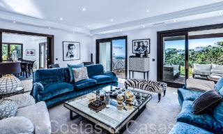 Villa mediterránea de lujo en venta con vistas al golf y al mar en una urbanización cerrada en La Quinta, Marbella - Benahavis 66709 