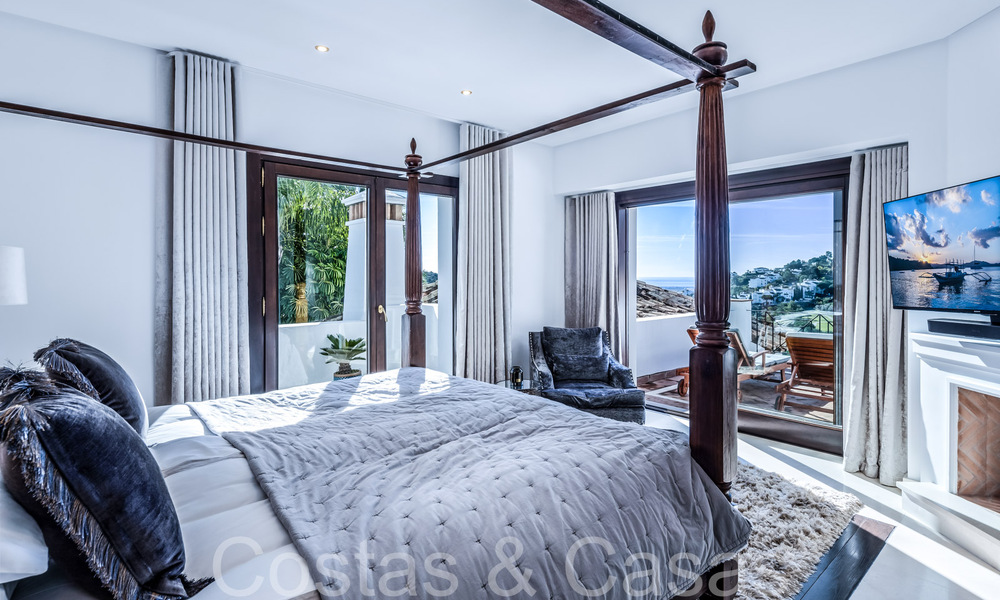 Villa mediterránea de lujo en venta con vistas al golf y al mar en una urbanización cerrada en La Quinta, Marbella - Benahavis 66714