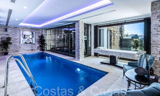 Villa mediterránea de lujo en venta con vistas al golf y al mar en una urbanización cerrada en La Quinta, Marbella - Benahavis 66726 