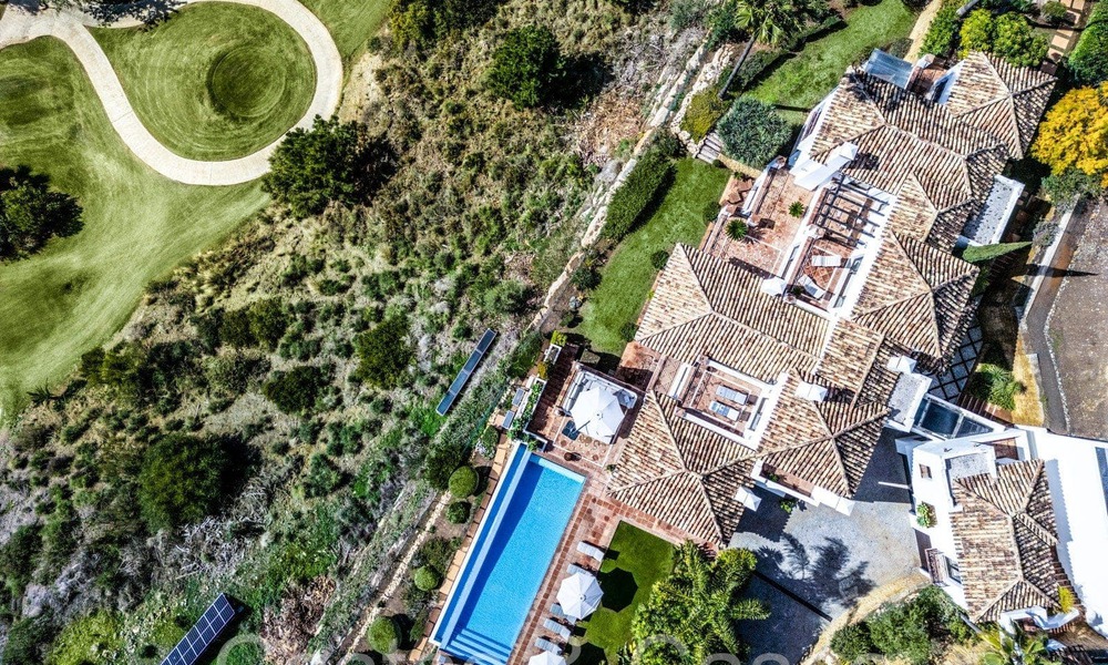 Villa mediterránea de lujo en venta con vistas al golf y al mar en una urbanización cerrada en La Quinta, Marbella - Benahavis 66729