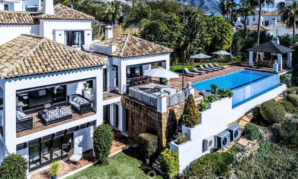 Villa mediterránea de lujo en venta con vistas al golf y al mar en una urbanización cerrada en La Quinta, Marbella - Benahavis 66731