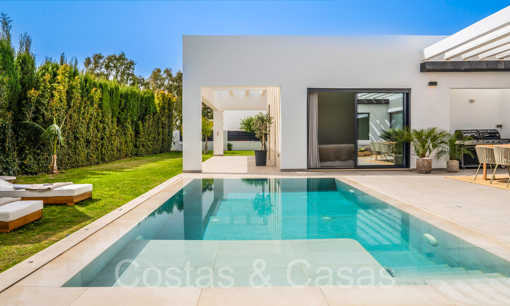 Elegante y moderna villa de lujo de una sola planta en venta en una zona de golf cerca del centro de Estepona 66747