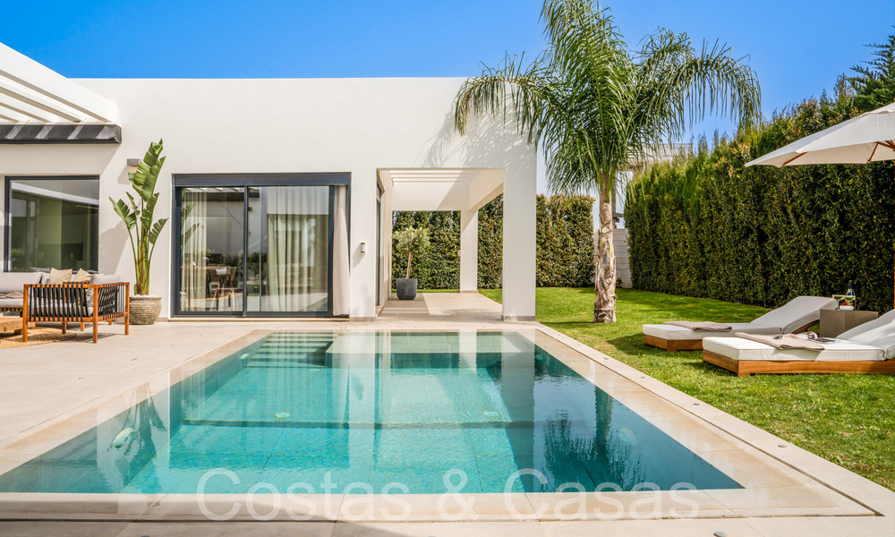 Elegante y moderna villa de lujo de una sola planta en venta en una zona de golf cerca del centro de Estepona 66754