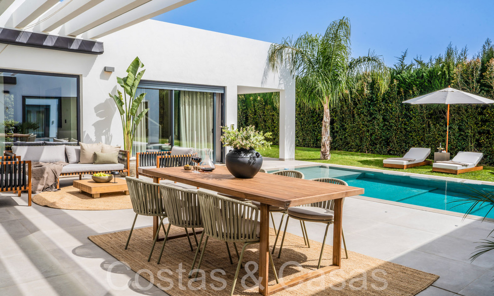 Elegante y moderna villa de lujo de una sola planta en venta en una zona de golf cerca del centro de Estepona 66770