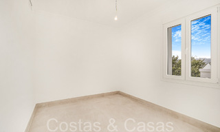 Fantástica villa adosada con vistas de 360° en venta en una urbanización cerrada en Marbella Este 66798 