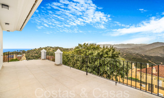 Fantástica villa adosada con vistas de 360° en venta en una urbanización cerrada en Marbella Este 66799 