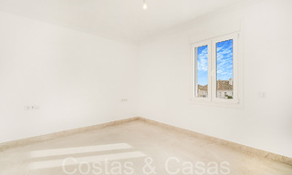 Fantástica villa adosada con vistas de 360° en venta en una urbanización cerrada en Marbella Este 66802 