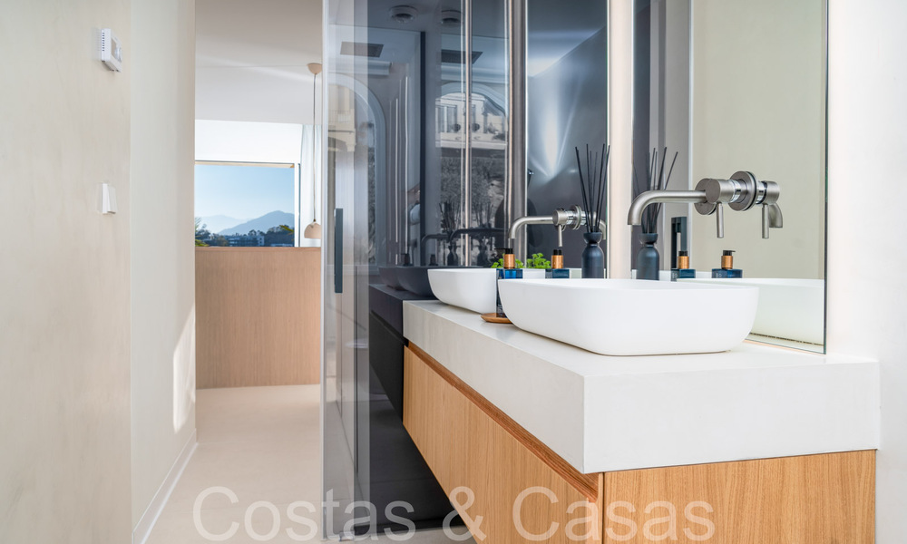 Ático dúplex contemporáneo listo para entrar a vivir en venta en una comunidad cerrada en La Quinta en Benahavis, Marbella 66812