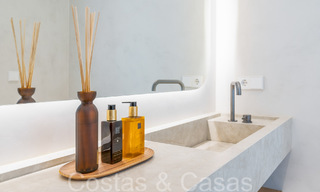 Ático dúplex contemporáneo listo para entrar a vivir en venta en una comunidad cerrada en La Quinta en Benahavis, Marbella 66817 