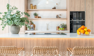 Ático dúplex contemporáneo listo para entrar a vivir en venta en una comunidad cerrada en La Quinta en Benahavis, Marbella 66825 