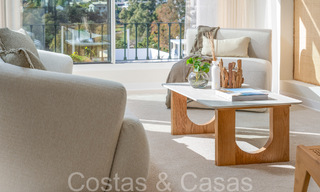 Ático dúplex contemporáneo listo para entrar a vivir en venta en una comunidad cerrada en La Quinta en Benahavis, Marbella 66838 