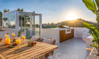 Ático dúplex contemporáneo listo para entrar a vivir en venta en una comunidad cerrada en La Quinta en Benahavis, Marbella 66840 