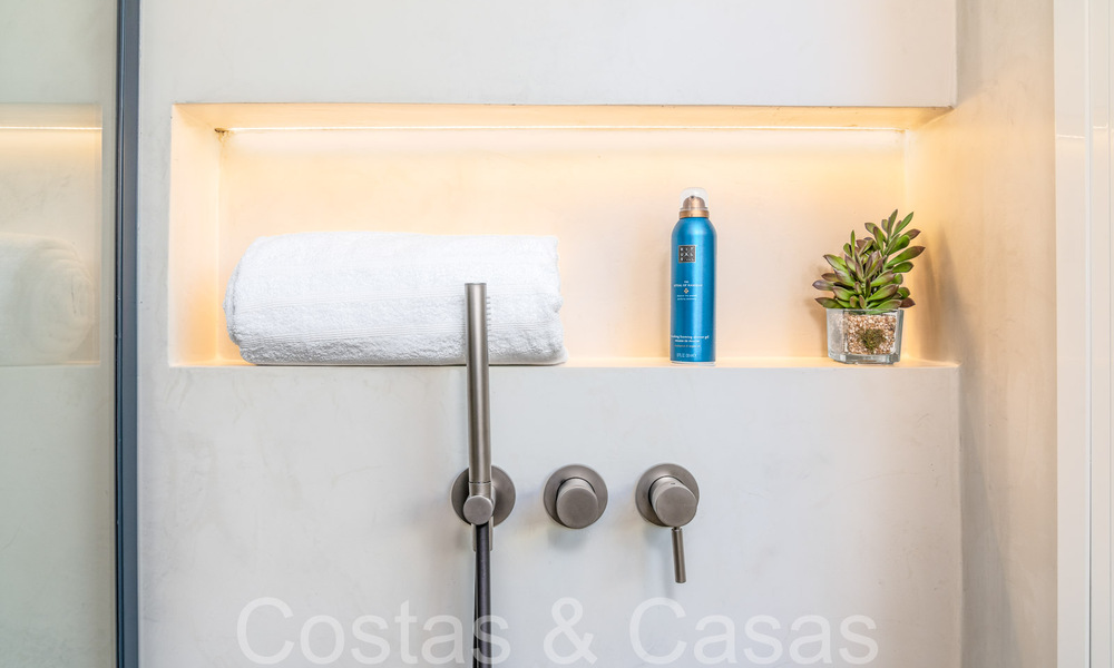 Ático dúplex contemporáneo listo para entrar a vivir en venta en una comunidad cerrada en La Quinta en Benahavis, Marbella 66841