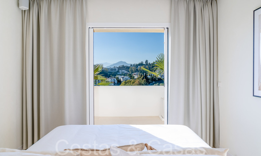 Ático dúplex contemporáneo listo para entrar a vivir en venta en una comunidad cerrada en La Quinta en Benahavis, Marbella 66842