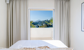 Ático dúplex contemporáneo listo para entrar a vivir en venta en una comunidad cerrada en La Quinta en Benahavis, Marbella 66842 