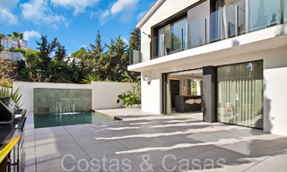 Villa de lujo contemporánea y sostenible con piscina privada en venta en Nueva Andalucía, Marbella 66886 