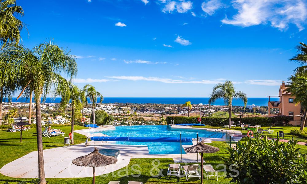 Listo para entrar a vivir, ático de lujo con vistas panorámicas al golf, mar y montaña en venta en Benahavis - Marbella 66929