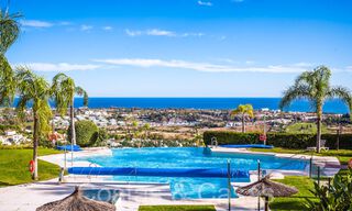 Listo para entrar a vivir, ático de lujo con vistas panorámicas al golf, mar y montaña en venta en Benahavis - Marbella 66930 