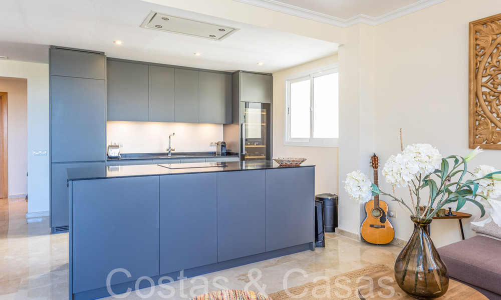 Ático dúplex moderno de estilo andaluz rodeado de naturaleza en las colinas de Marbella 66956