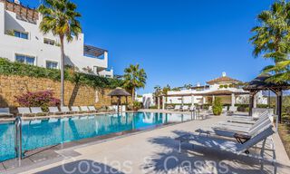 Ático dúplex moderno de estilo andaluz rodeado de naturaleza en las colinas de Marbella 66960 