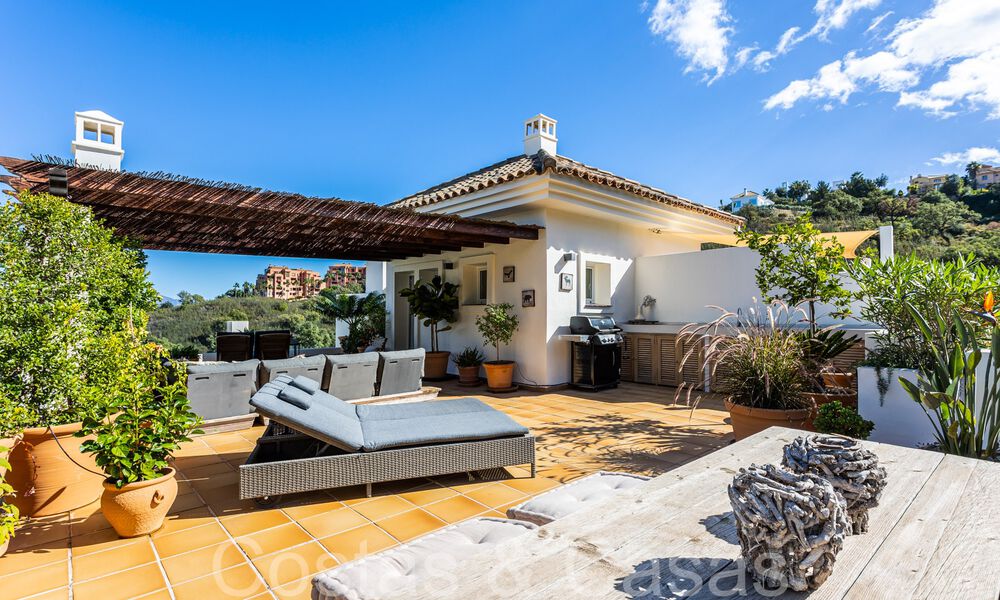 Ático dúplex moderno de estilo andaluz rodeado de naturaleza en las colinas de Marbella 66963