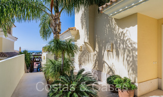 Villa española de lujo adosada con vistas al mar en venta en el comunidad de golf cerrada en Santa Clara en el este de Marbella 67046 